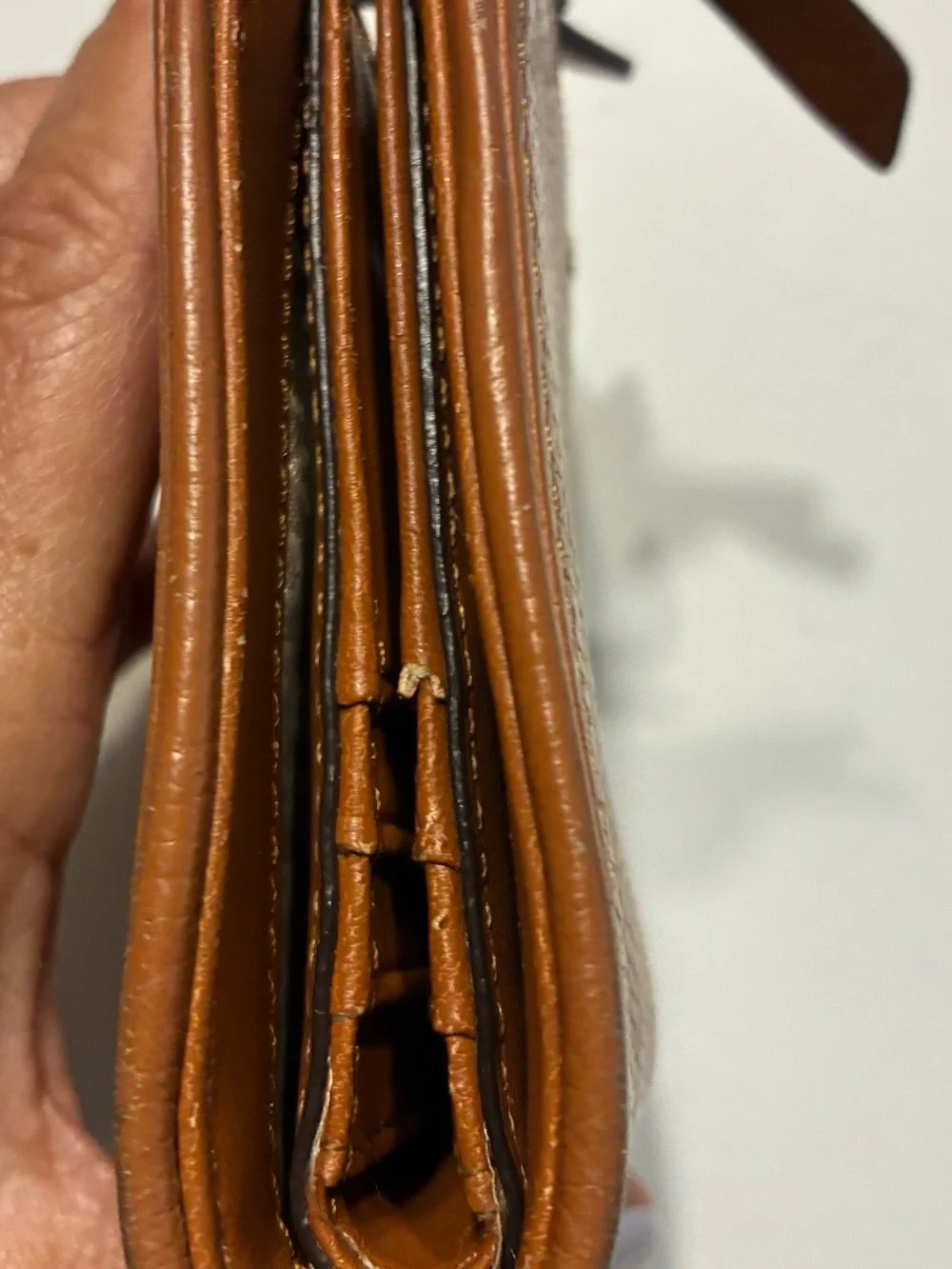 Kate Spade New York EUC Leila Slim Bifold Tan Leather Wallet